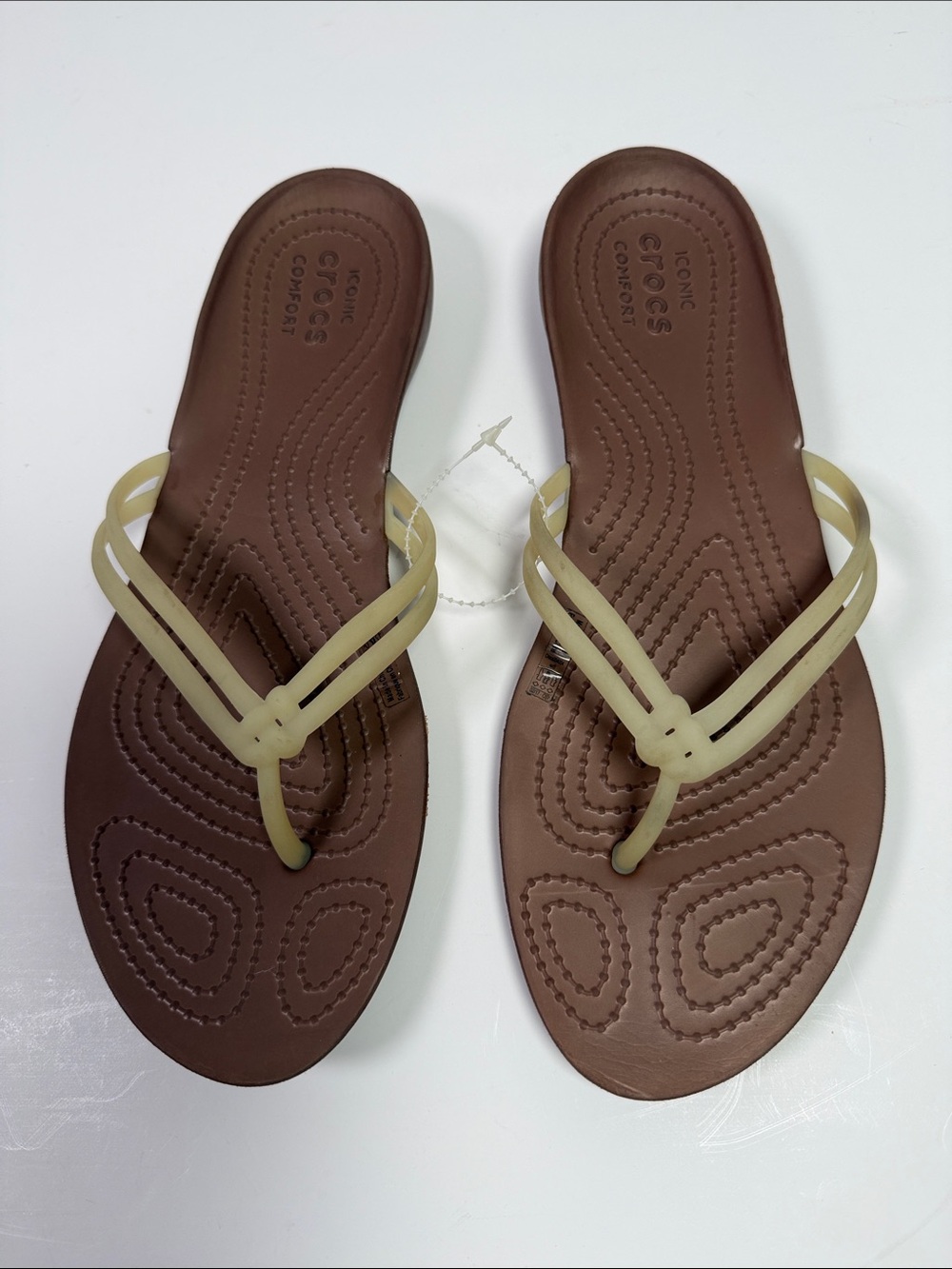 NWT CROCS Women’s 8 Brown Footbed Sandals Thong Cream Straps Lightweight Floats